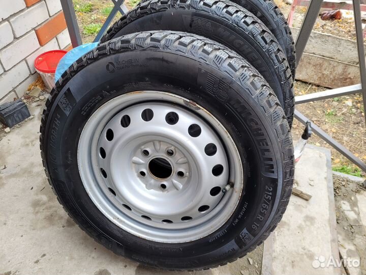 Arivo Carlorful A/S 215/65 R16 102T