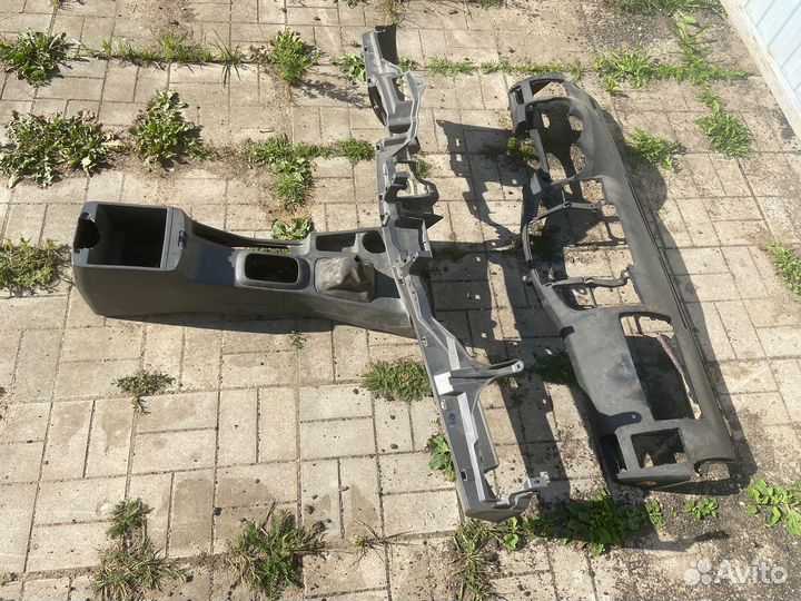 Торпедо салона / пластик салона toyota Hilux 2014