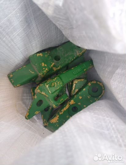 Адаптер коронки ковша John Deere-T221x230