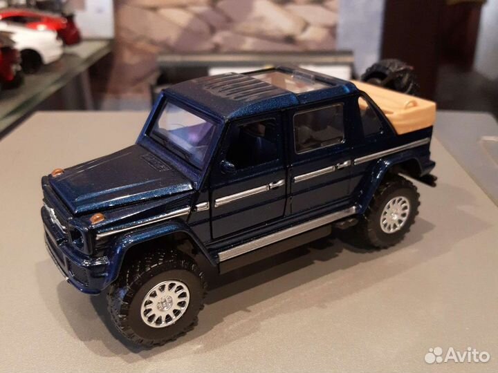 Lexus LS-500h, Maybach G-650,Land Cruiser 300