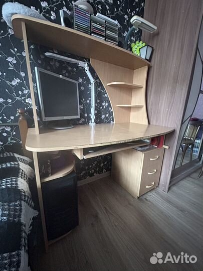 Компьютерный стол
