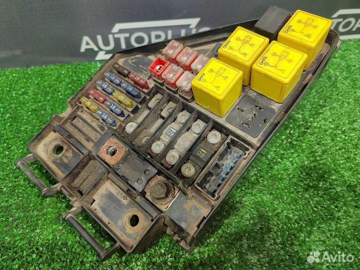 Блок предохранителей под капот Rover 45 седан 1.6