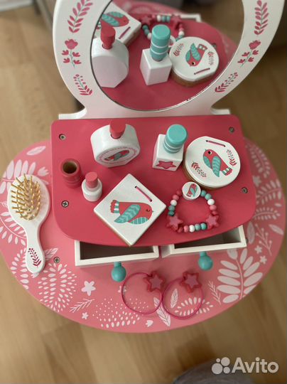 Туалетный столик для девочки
