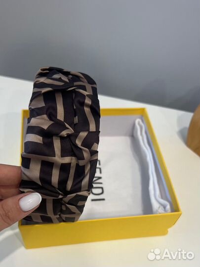 Ободок для волос Fendi (Америка). Новый