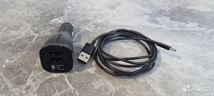Автомобильное зарядное устройство для телефона