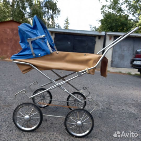 Игрушечная коляска