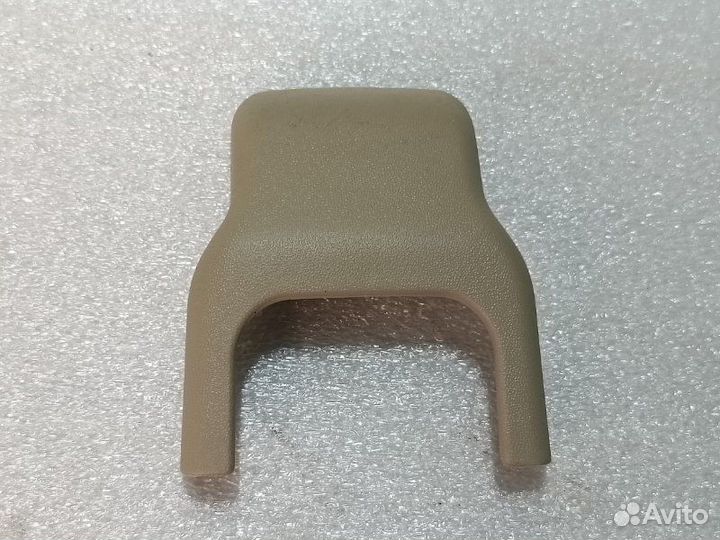 Заглушка полозьев сиденья передняя Toyota Vista