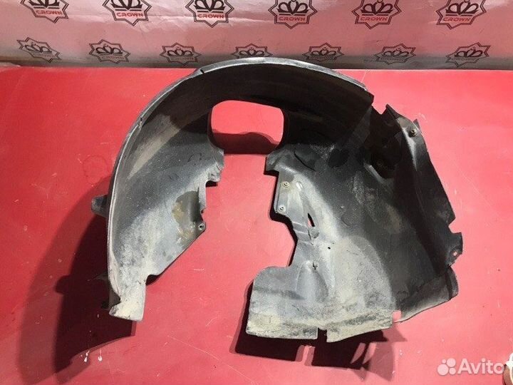 Подкрылок (локер) передний правый Ford Focus 3