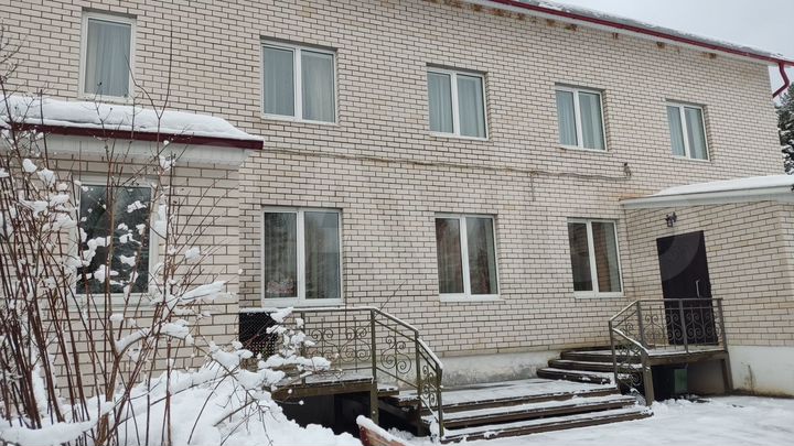 Дом 859 м² на участке 2 га