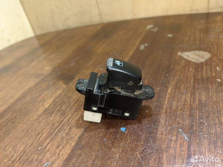 Кнопка стеклоподъемника передняя правая Hyundai So