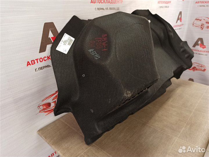 Обшивка багажника - боковая обивка правая Bmw