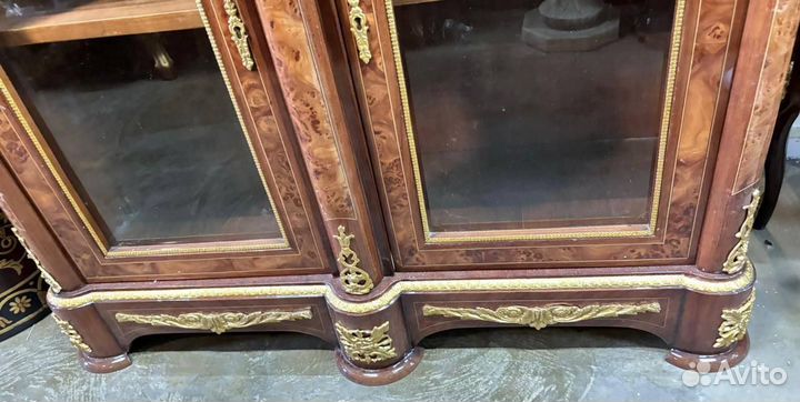 Тумба. Комод. Мебель в стиле Людовика.Антиквариат