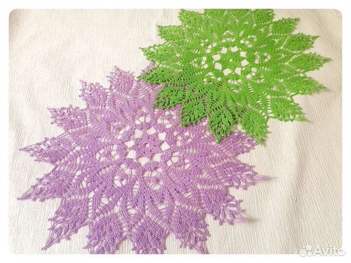 Интерьерная вязаная салфетка крючком круглая