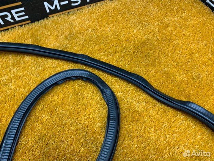 Уплотнитель двери задний правый Audi A8 4H/D4 cdra