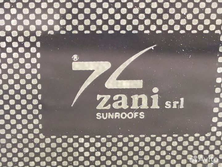 Стекло от автомобильного люка. Англия