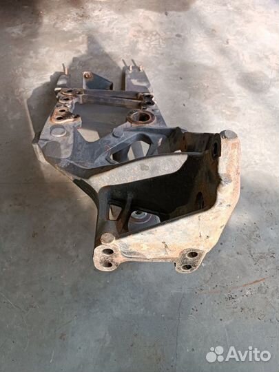 Кронштейн рессоры передний правый Daf Xf 106