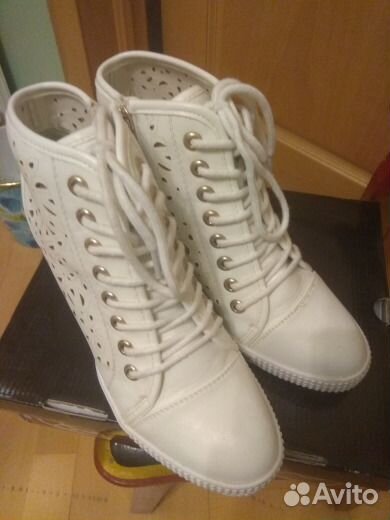 Женские ботинки белые,новые