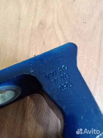 Петля двери правая Volkswagen Polo хетчбек cggb