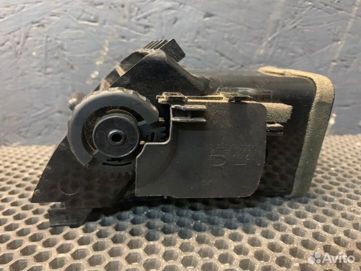 Дефлектор воздушный правый Lexus Rx 350