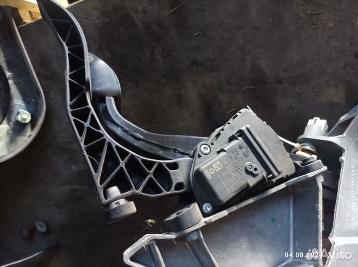 Педаль акселератора Audi A6 C6 4F1723523A