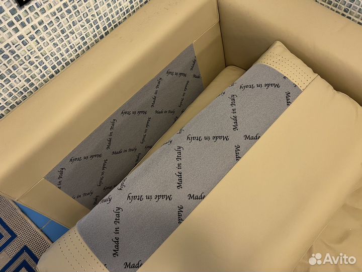 Тахта угловая кожаная, Италия