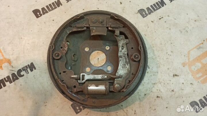 Тормозной механизм правый LADA