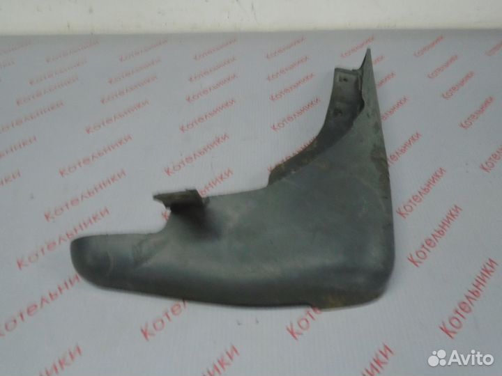 Nissan 63854-8H300 Брызговик перд правый