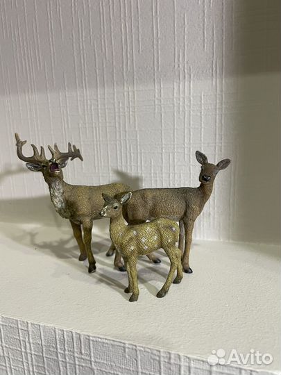 Фигурки животных олени
