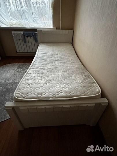 Кровать