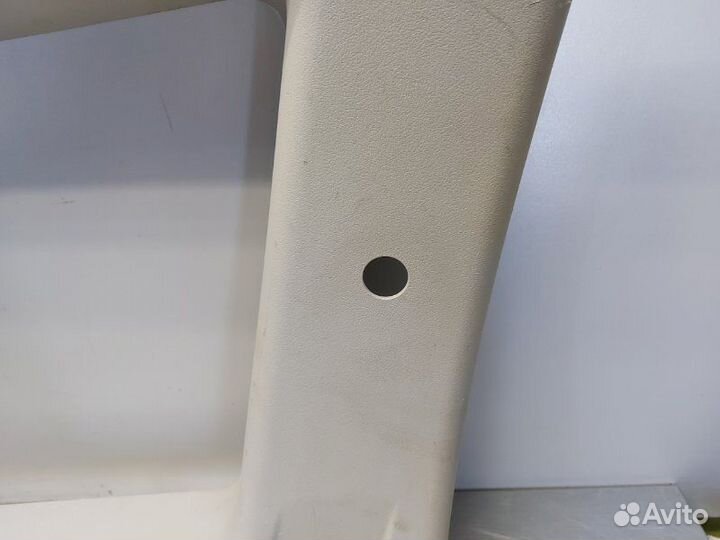 Обшивка двери багажника Mitsubishi Outlander