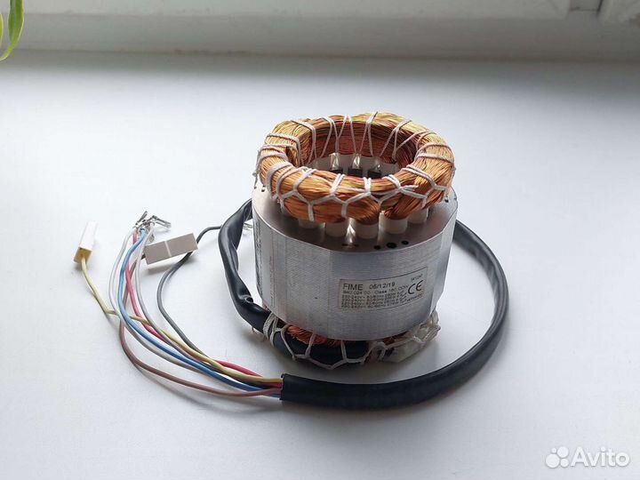 Электродвигатель вытяжки