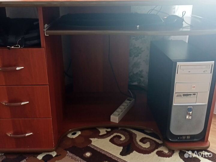 Компьютерный стол угловой