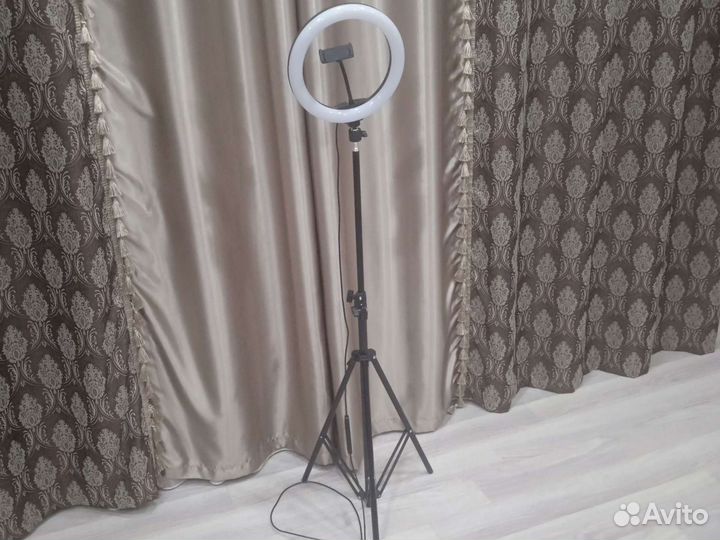 Кольцевая лампа со штативом бу