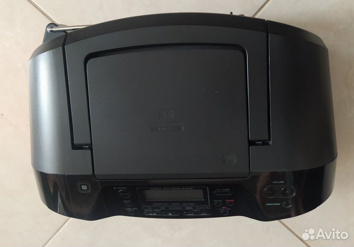 Стильная магнитола Sony ZS-RS70BT с Bluetooth