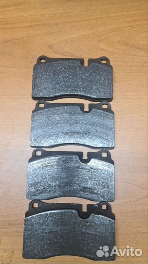 Передние тормозные колодки brembo на Range Rover