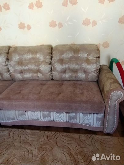 Угловой диван и кресло юваю