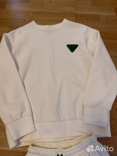 Продам новый женский костюм