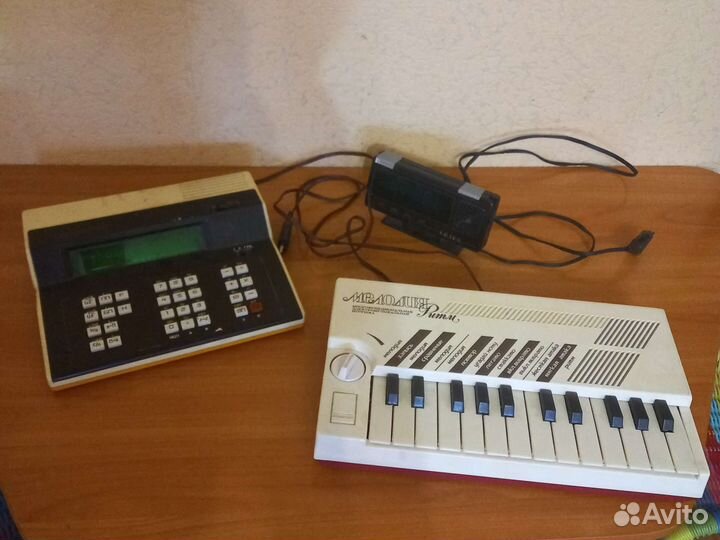 Калькулятор электроника, часы кварц, пианино