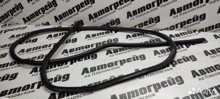 Уплотнительная резинка багажника Audi Q7 4LB BAR