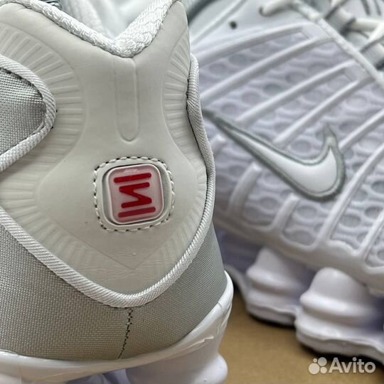 Кроссовки nike shox белый