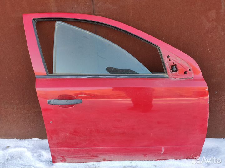 Дверь передняя правая Opel Astra H красная дефекты