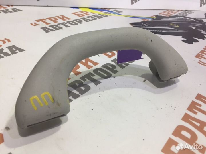 Шкода Фабия Ручка потолочная передняя правая Прав