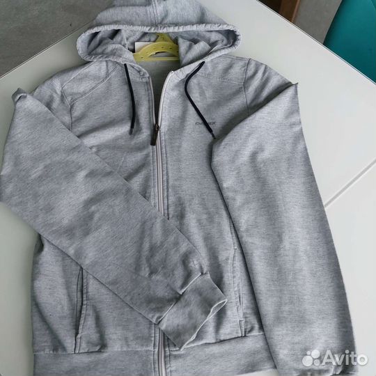 Спортивная кофта