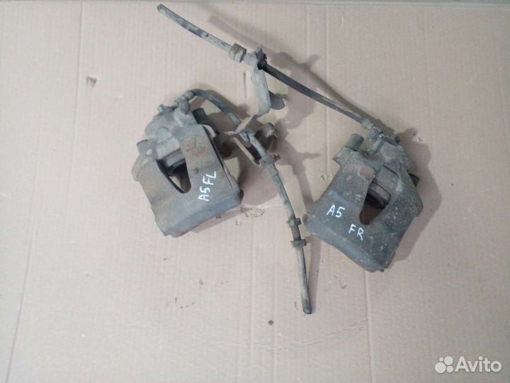 Суппорт тормозной передний Skoda Octavia A5