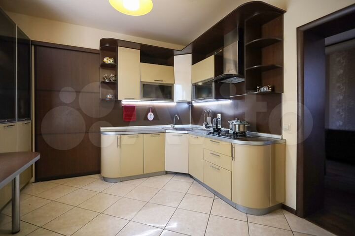 Дом 298 м² на участке 5 сот.