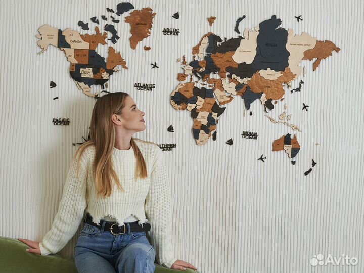 Деревянная карта мира на русском языке в наличии