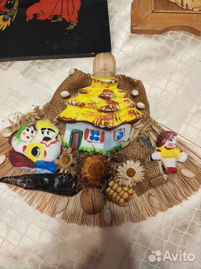 Картины и веник - оберег