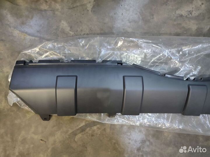 Накладка заднего бампера Pajero 4 новая оригинал