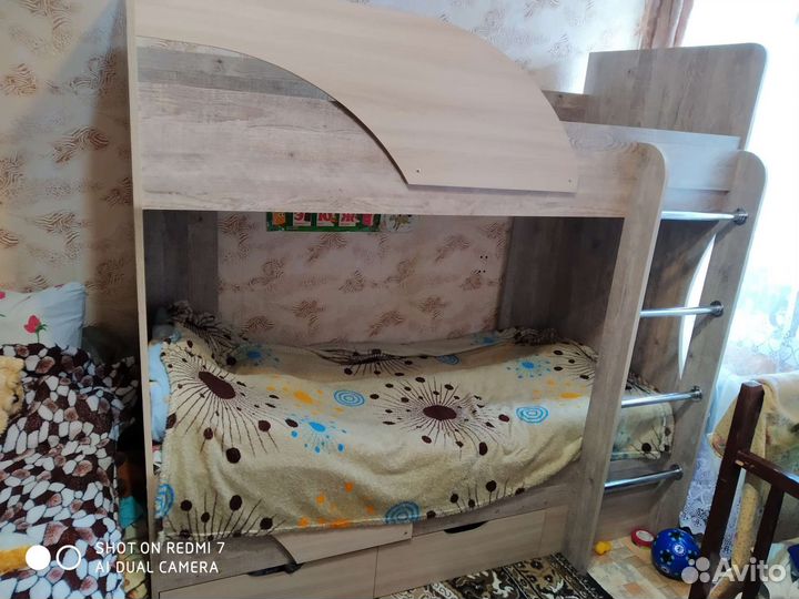 Двухъярусная кровать