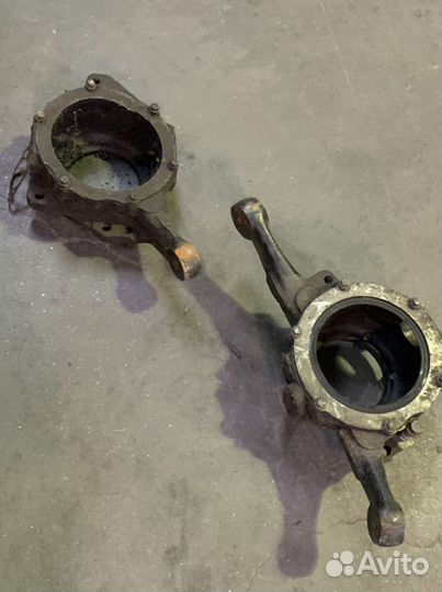 Поворотный кулак Land Rover Defender